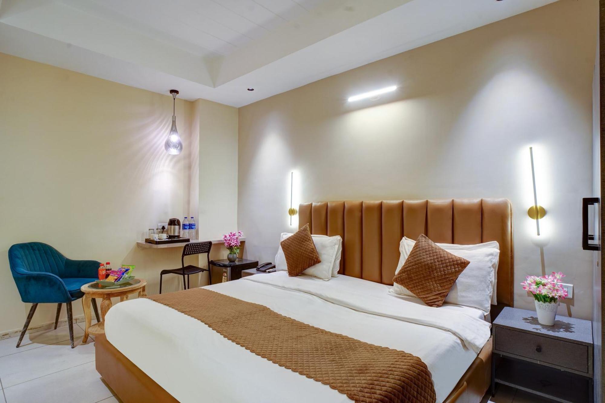 Rjk Stay - Sohna Road & Spaze It Park Gurgaon Ngoại thất bức ảnh