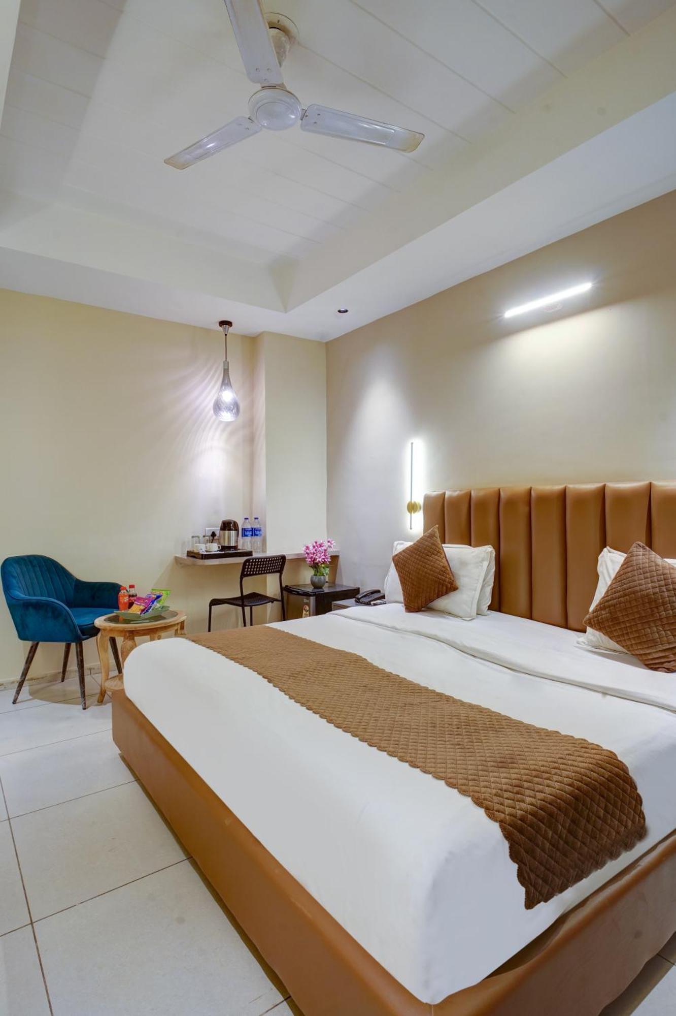 Rjk Stay - Sohna Road & Spaze It Park Gurgaon Ngoại thất bức ảnh