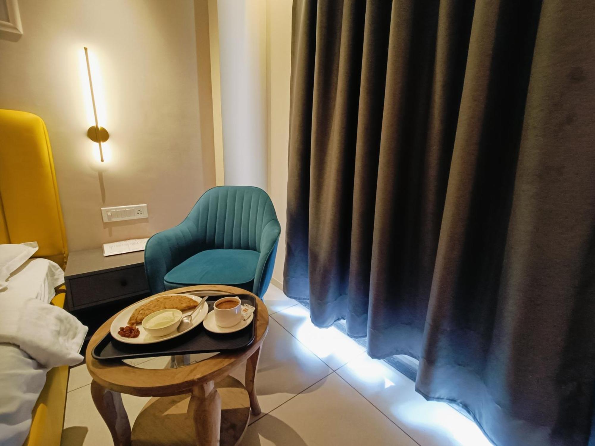 Rjk Stay - Sohna Road & Spaze It Park Gurgaon Ngoại thất bức ảnh
